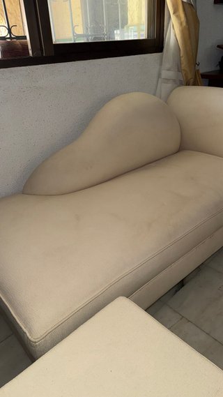 Diván y taburete beige