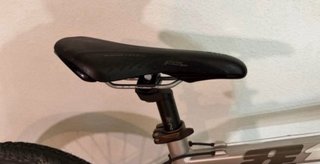Bicicleta de montaña gris