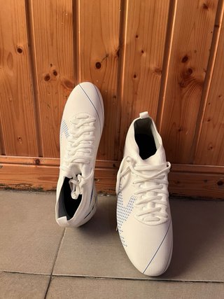 Zapatillas de fútbol blancas y azules talla 42