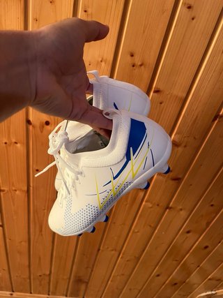 Zapatillas de fútbol blancas y azules talla 42