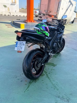 Yamaha R1 Negra
