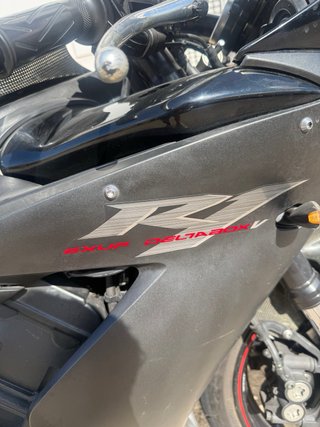 Yamaha R1 Negra
