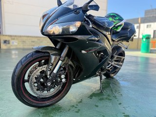 Yamaha R1 Negra