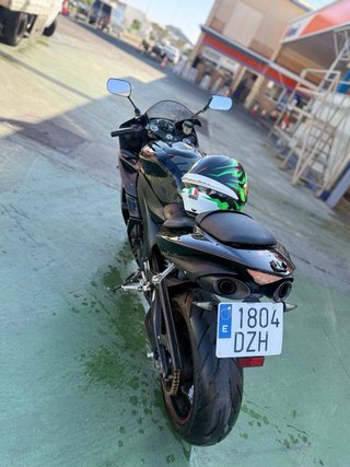 Yamaha R1 Negra