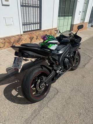 Yamaha R1 Negra