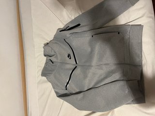 Sudadera Nike Tech Gris