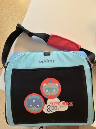 Trona de viaje y mochila canguro de bebe
