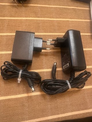 Lote 2 adaptadores alimentación 12V 2A y 1A