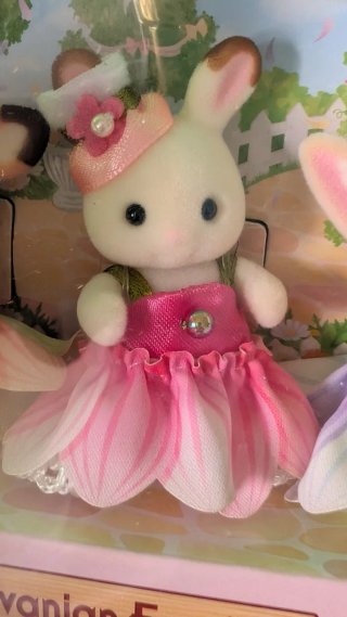 Sylvanian Families Baby Trio Blossom Dresses