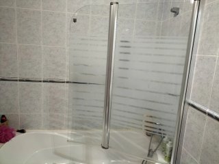 Resguardo de banheira em vidro e metal