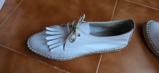 Zapatos blancos de piel y esparto. Talla 40. André