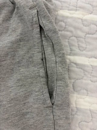 Pantalón corto gris