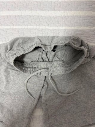 Pantalón corto gris