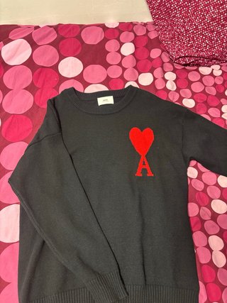 Jersey AMI Paris Negro Corazón Rojo