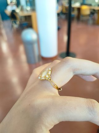 Anello oro rosa con pietra centrale