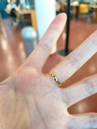 Anello oro rosa con pietra centrale