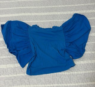 Top Zara azul con volantes