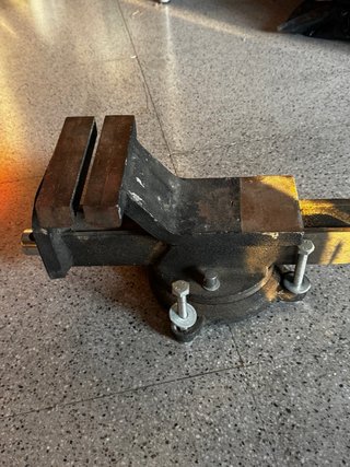 Tornillo de Banco Hierro Base Giratoria