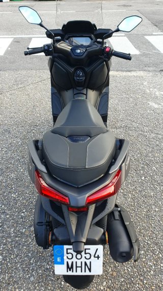 Yamaha Xmax 125 gris