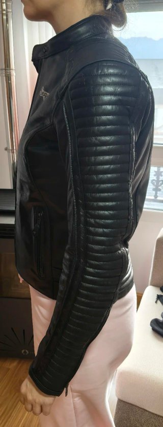 Chaqueta de cuero Segura Negra