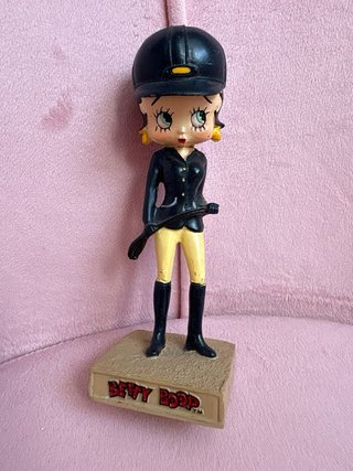 Betty Boop Jinete