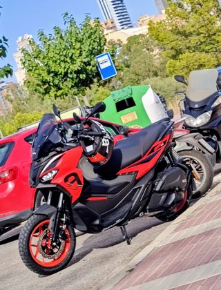 Aprilia SR GT 125 Negra/Roja