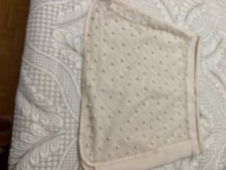 Falda beige con perlas