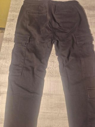 Pantalón cargo negro