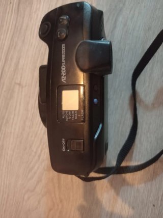 Cámara de fotos compacta negra