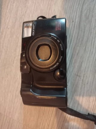 Cámara de fotos compacta negra