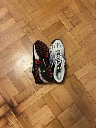 Nike Air Max Plus TN negras, blancas y rojas
