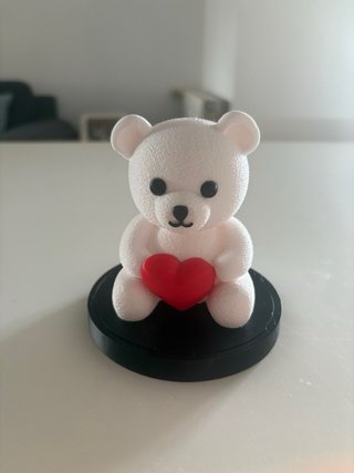 Ursinho branco com coração vermelho