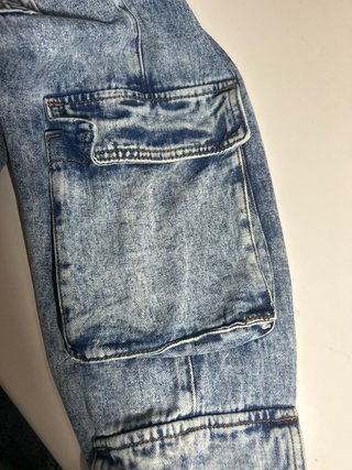 Pantalones vaqueros desgastados
