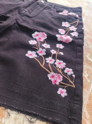 Bermudas vaqueras bordadas flores Talla M y L