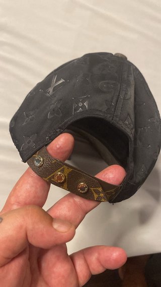 Gorra Piel Marrón y Dorada