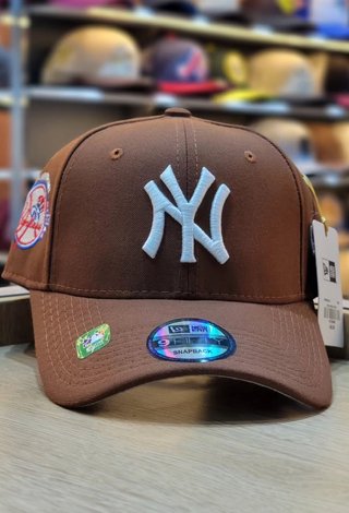 Gorra New Era Yankees Marrón
