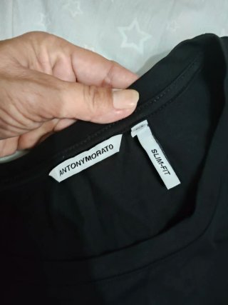 Camiseta negra con estampado 56° N