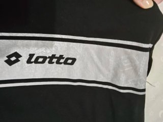Camiseta Lotto Negra y Blanca