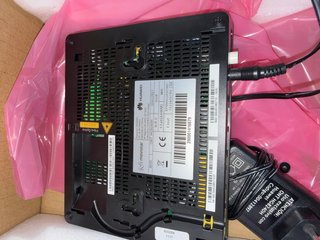 Router Huawei AR161EW-T1 + ONT HG8240H