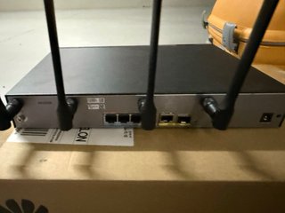 Router Huawei AR161EW-T1 + ONT HG8240H
