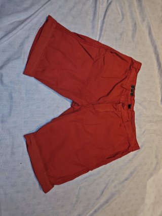 Pantalón corto rojo