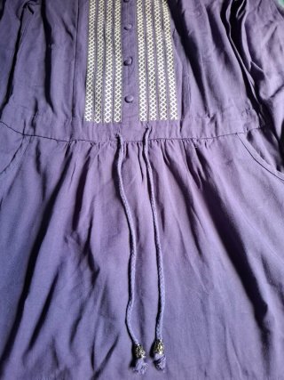 Blusa morada con bordado