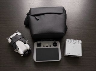 Dron DJI Mini 4 Pro con accesorios