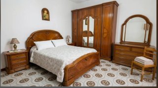 Camera da letto in legno massello