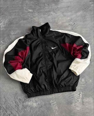 Casaca Nike Negra y Blanca