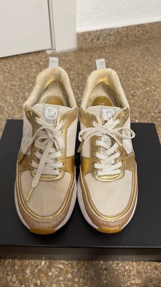 Zapatillas Michael Kors Doradas y Blancas