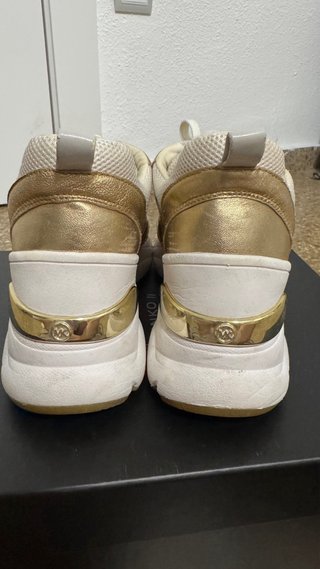 Zapatillas Michael Kors Doradas y Blancas