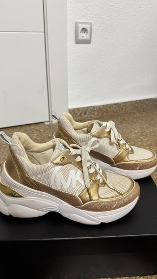 Zapatillas Michael Kors Doradas y Blancas