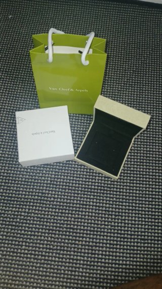 Bolsa y caja Van Cleef & Arpels