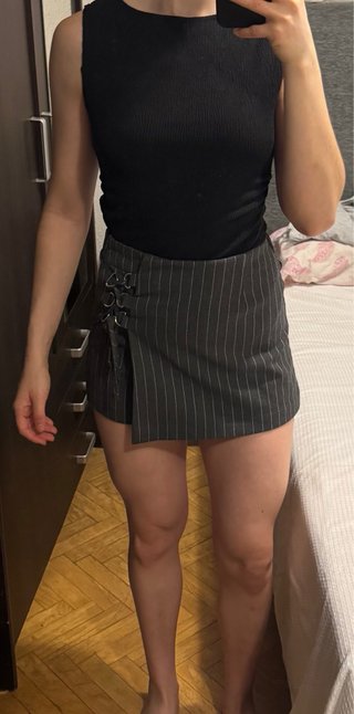 Falda pantalón gris con cordones